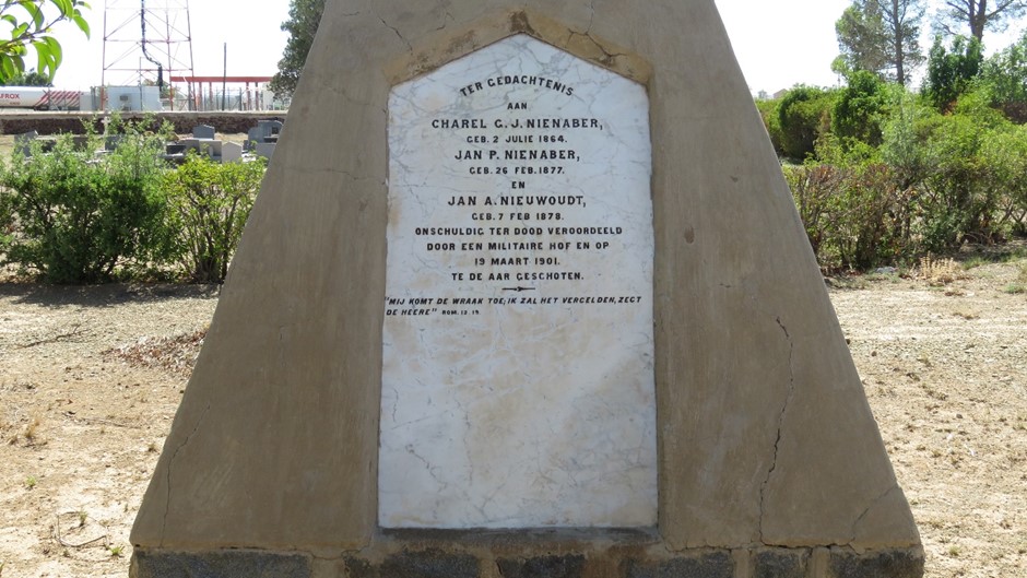 Grafmonument van Charel