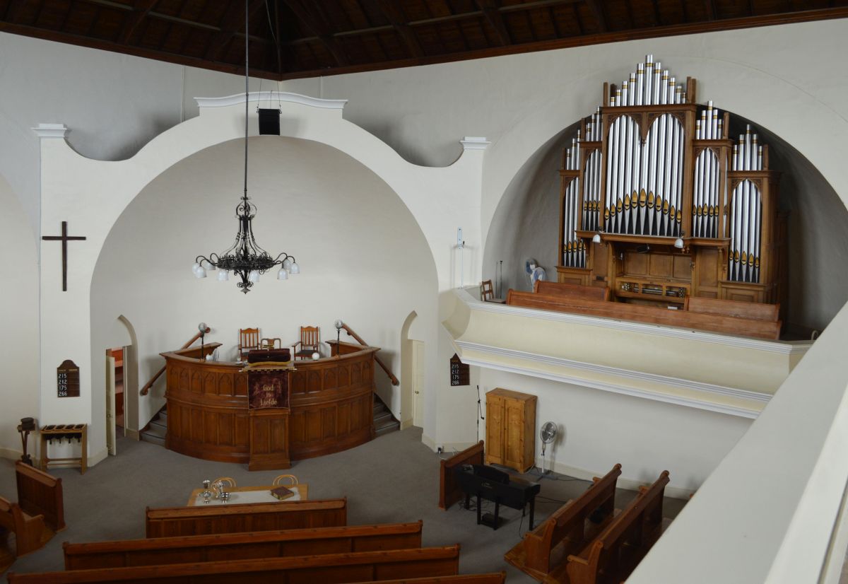 NG_kerk_Merweville_preekstoel_en_orrel