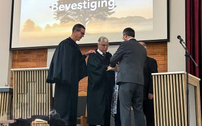 Die voorsitter moet beskikbaar wees